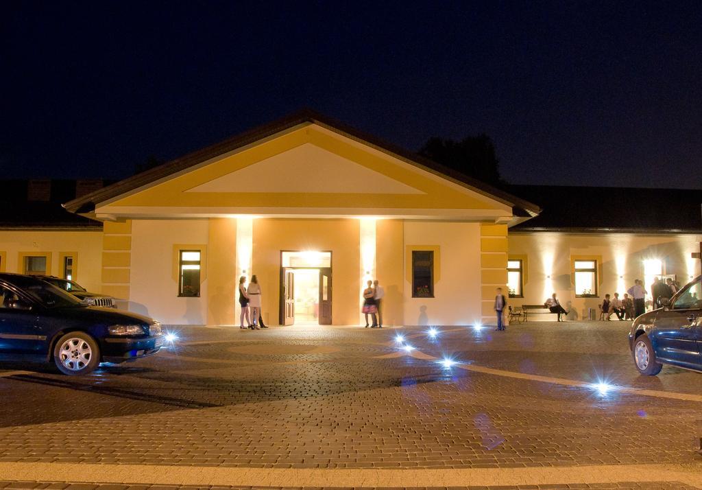 Hotel Diament - Zajazd U Przemka Zgierz Esterno foto