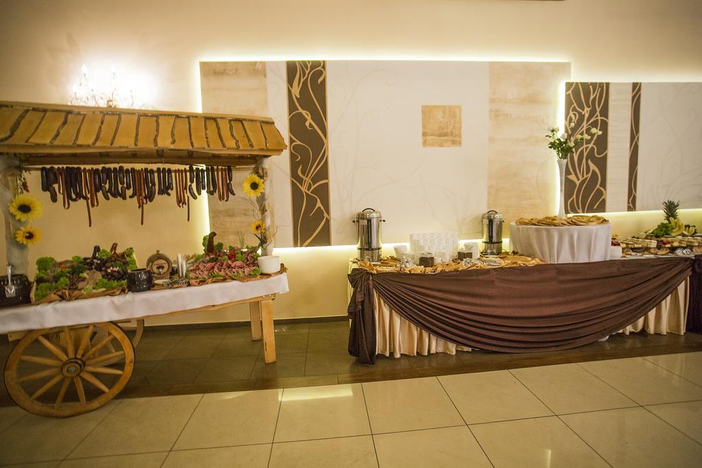 Hotel Diament - Zajazd U Przemka Zgierz Esterno foto
